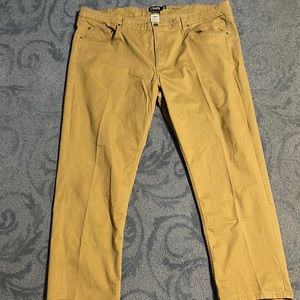 Chaps khaki colored mens straight fit pants. Size 48/32 good looking price $27